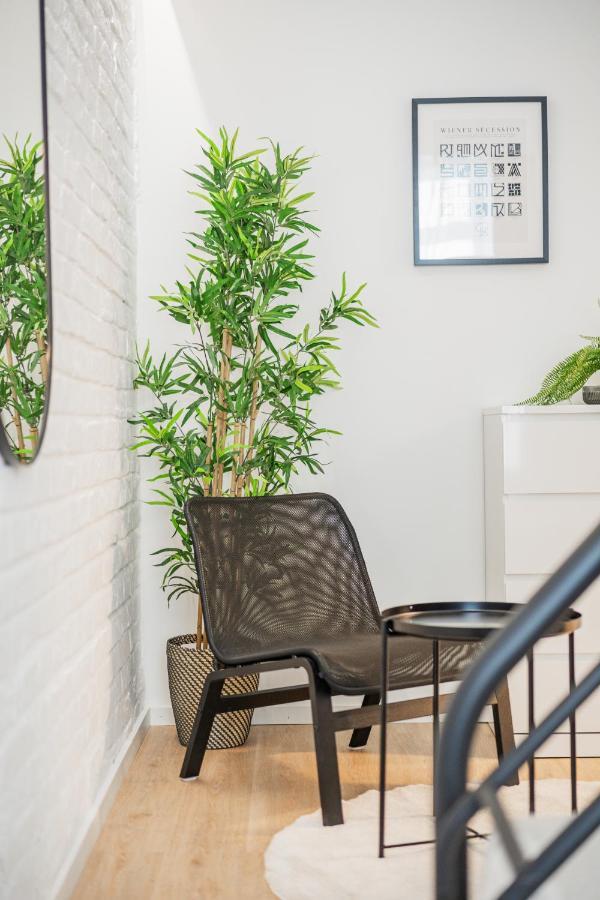 Chic Central City Rooms By Home2 Вена Экстерьер фото