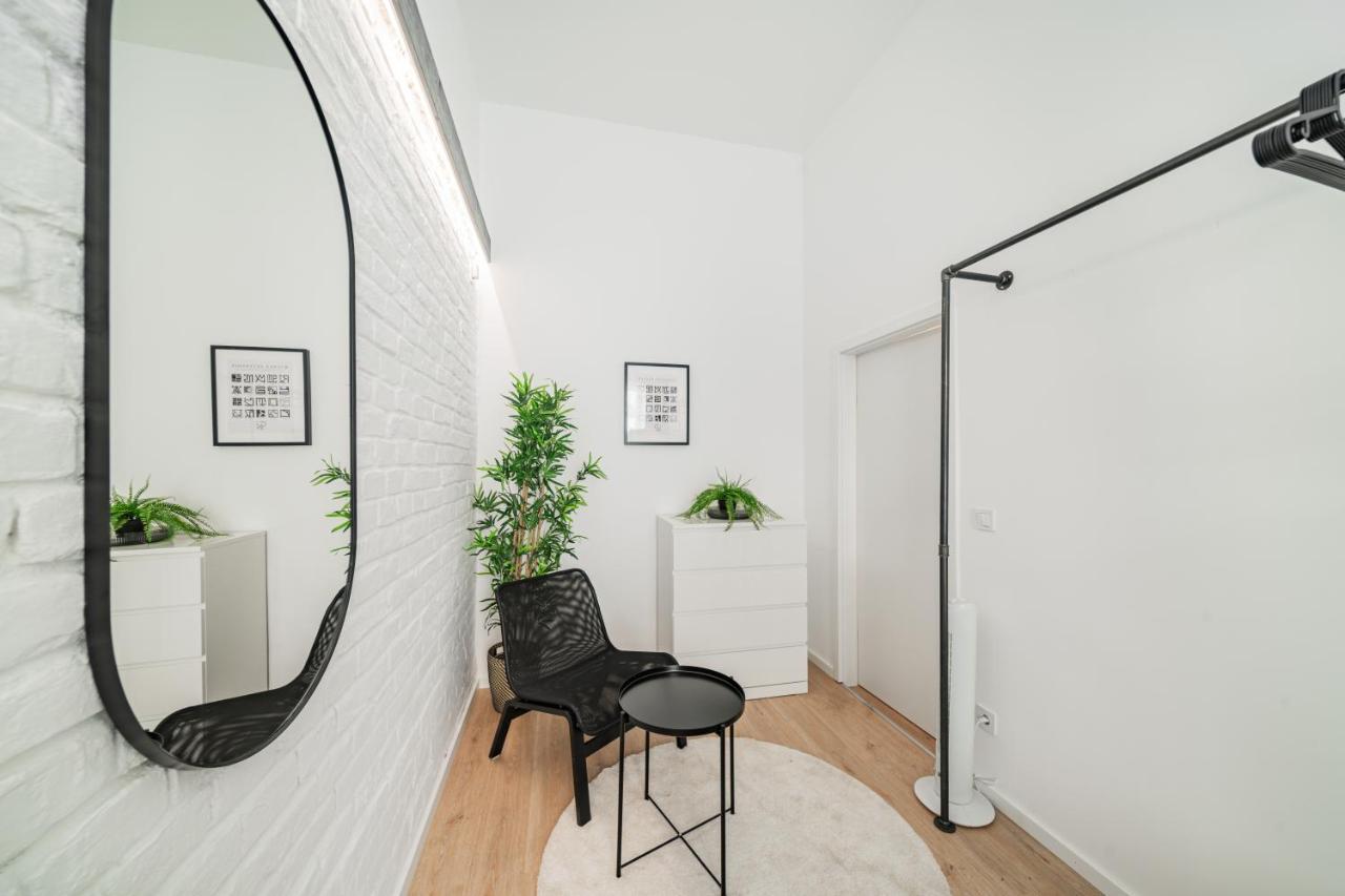 Chic Central City Rooms By Home2 Вена Экстерьер фото