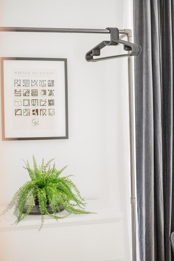 Chic Central City Rooms By Home2 Вена Экстерьер фото