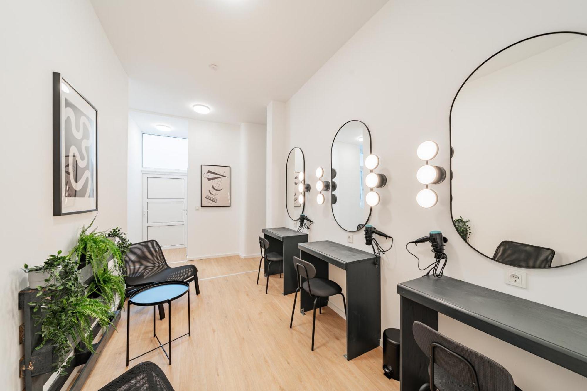 Chic Central City Rooms By Home2 Вена Экстерьер фото