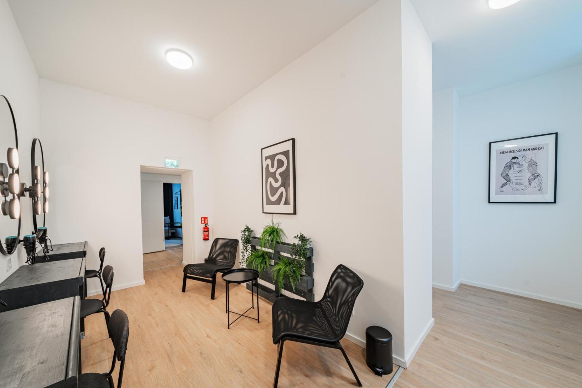 Chic Central City Rooms By Home2 Вена Экстерьер фото