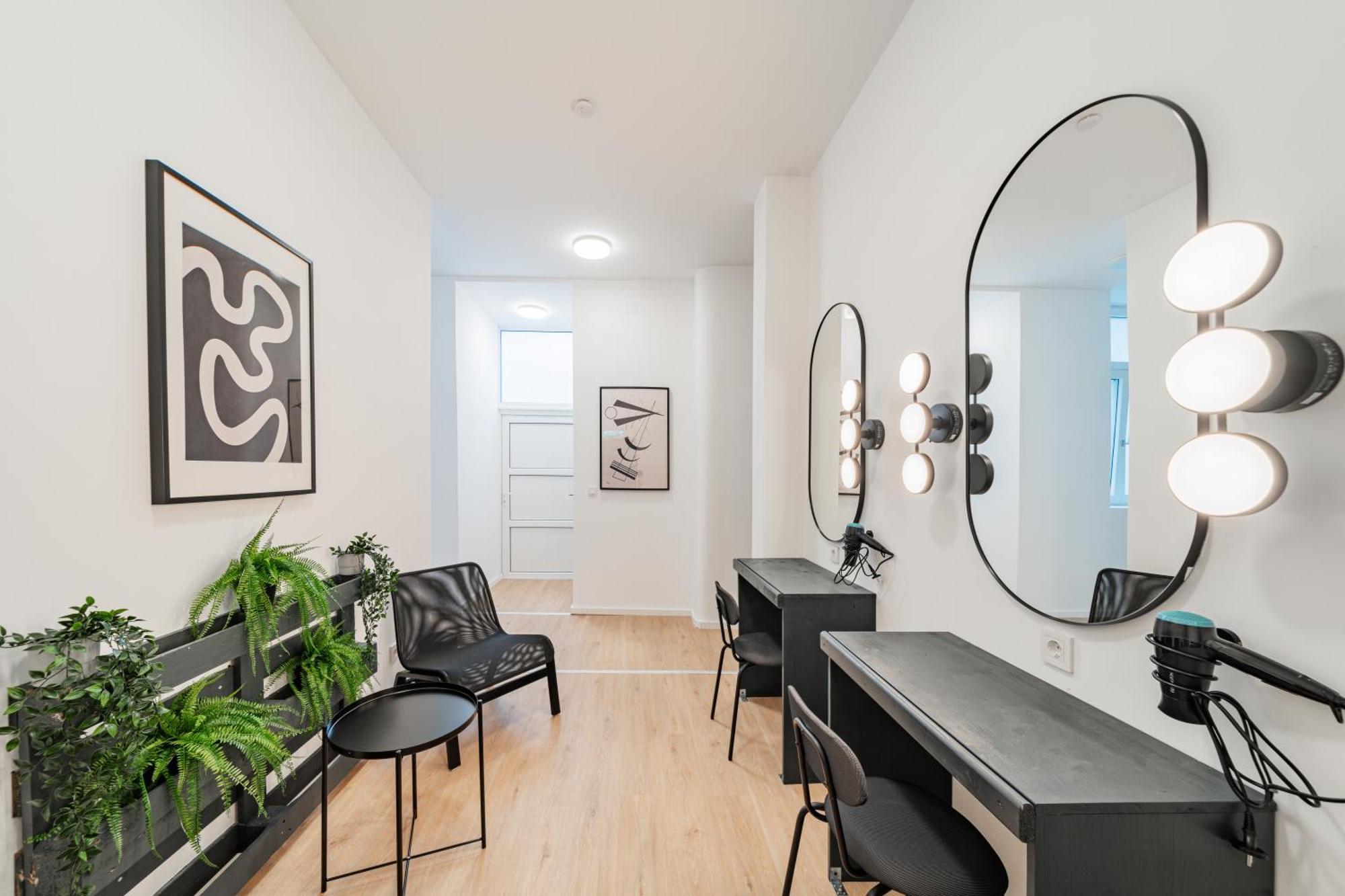 Chic Central City Rooms By Home2 Вена Экстерьер фото